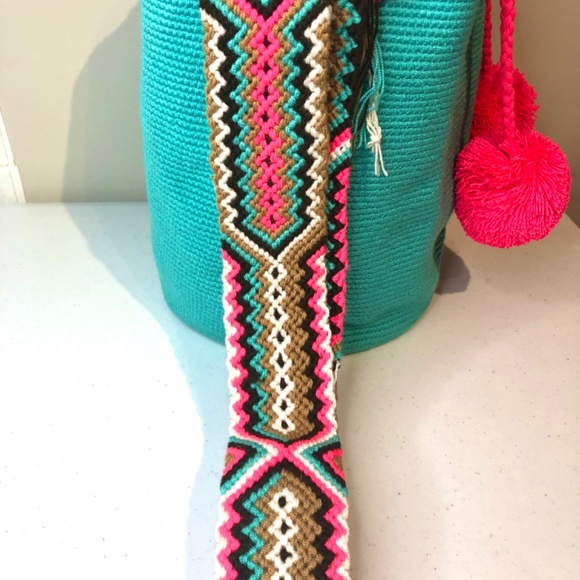 Authentic Wayuu bag / aquamarine blue / multicolored strap/ Size L - Picture 7 of 9